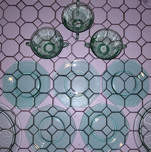 Uranium glass pieces - Picture 8 of 9